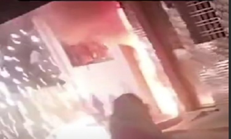 BIG BREAKING : अगर आपके पास भी है इलेक्ट्रिक बाइक, तो हो जाएं सावधान, रतलाम में हुई दिल दहला देने वाली ये घटना, मासूम बच्ची की दर्दनाक मौत, तो ये भी झुलसे, मचा हड़कंप, पढ़े ये खबर