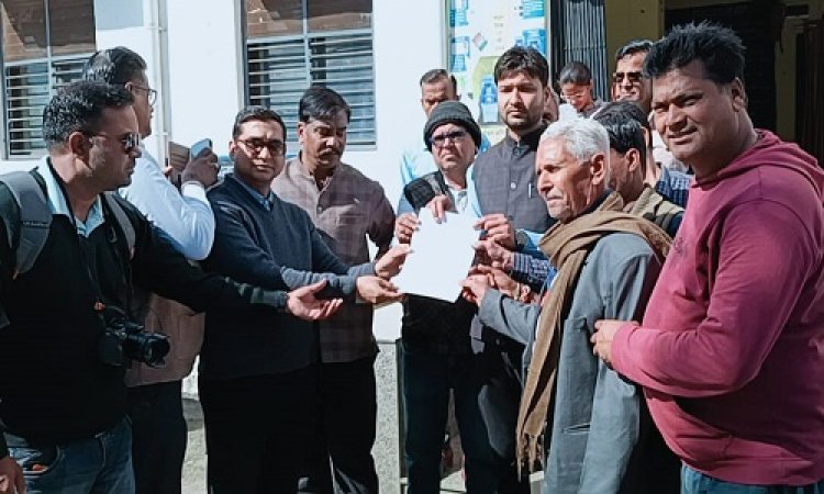 NEWS : छत्तीसगढ़ में स्वतंत्र पत्रकार मुकेश चन्द्राकर की नृशंस हत्या, मीडिया जगत में आक्रोश, पिपलियामंडी में इन्होंने सौंपा ज्ञापन, इस बड़ी कार्यवाही की मांग, पढ़े खबर