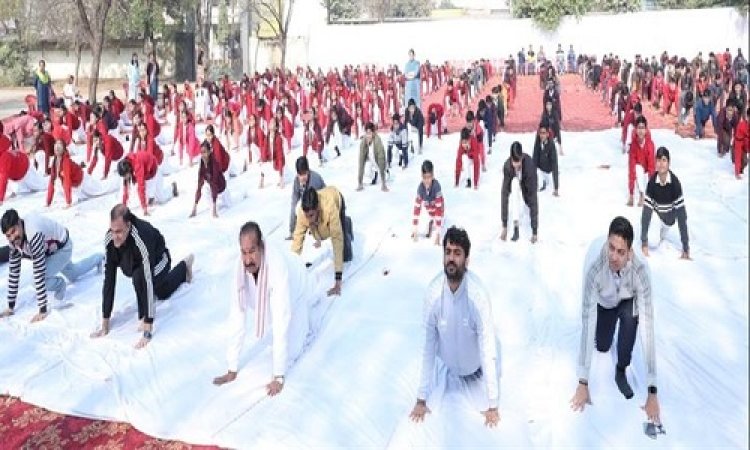 BIG NEWS : युवा दिवस आज, नीमच जिले में हजारों विद्यार्थियों ने किया सूर्य नमस्कार, विधायक, कलेक्टर और एसपी सहित ये अधिकारी रहें मौजूद, कार्यक्रम यहां हुआ संपन्न, पढ़े खबर