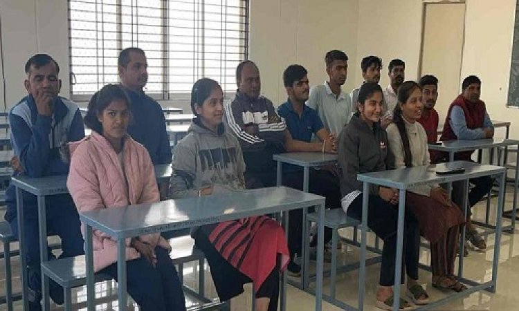 NEWS : राष्ट्रीय युवा दिवस, जीरन के शासकीय कॉलेज में सामूहिक सूर्य नमस्कार, सीएम के कार्यक्रम का सीधा प्रसारण भी देखा, क्या बोले प्रोफेसर्स, पढ़े खबर