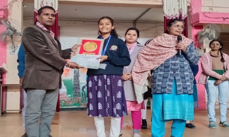 NEWS : राष्ट्रीय एकता शिविर, नीमच की बेटी ने जम्मू में मारी बाजी, महाविद्यालय की स्वयं सेविका कोमल ने प्राप्त किया द्वितीय स्थान, पढ़े खबर