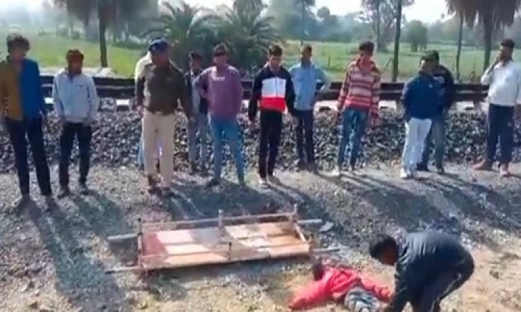 BIG NEWS : नीमच में शिवघाट के पास दर्दनाक हादसा, दस साल का राहुल आया ट्रैन की चपेट में, हो गई अकाल मौत, क्या पतंग लूटने के चक्कर में गई जान, या कारण कुछ और ही...! पढ़े बड़ा खुलासा करती ये खबर