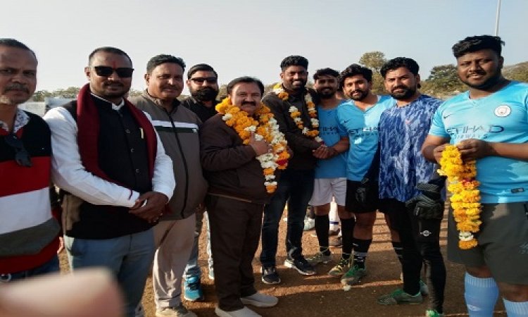 BIG NEWS : गणतंत्र दिवस फुटबाल स्पर्धा, राज फुटबाल क्लब व नीमच ब्रदर्स का अगले दौर में प्रवेश, आज इन टीमों के बीच कड़ा मुकाबला, तो ये होंगे मुख्य अतिथि, पढ़े खबर