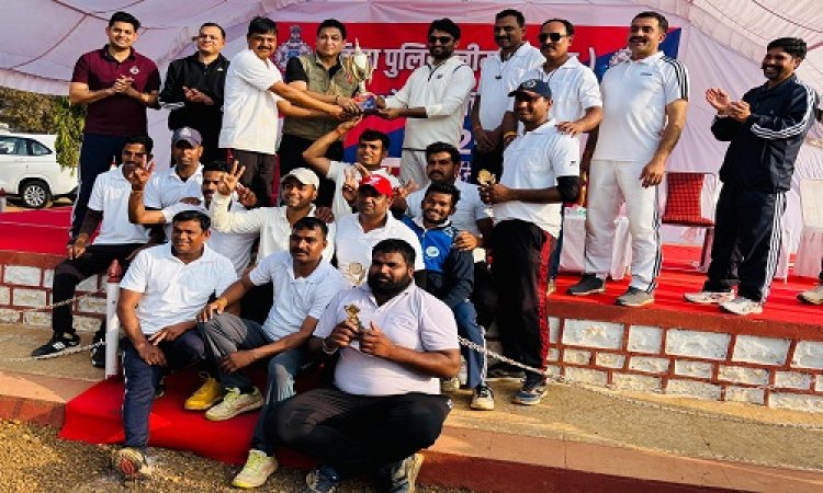 BIG NEWS : पुलिस लाइन में दो दिवसीय अंतर्विभागीय क्रिकेट टूर्नामेंट का समापन, इनके बीच हुआ कड़ा मुकाबला, फिर इस टीम ने मारी बाजी, पढ़े खबर