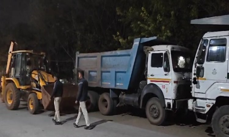 BIG NEWS : शासकीय पहाड़ी से मुरूम एवं लाल मिट्टी निकाली, फिर अवैध परिवहन के लिए निकले डंपर, बीच रास्ते में खनिज विभाग की ताबड़तोड़ कार्यवाही, डंपर और जेसीबी जप्त, पढ़े खबर