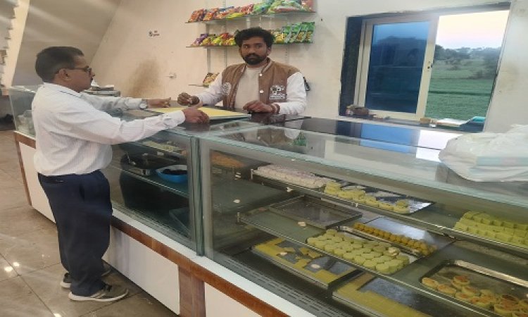 BIG NEWS : नीमच जिले की इन दुकानों पर खाद्य विभाग की कार्यवाही, सामग्रियों के लिए नमूने, जांच रिपोर्ट आने के बाद होगा एक्शन, पढ़े खबर