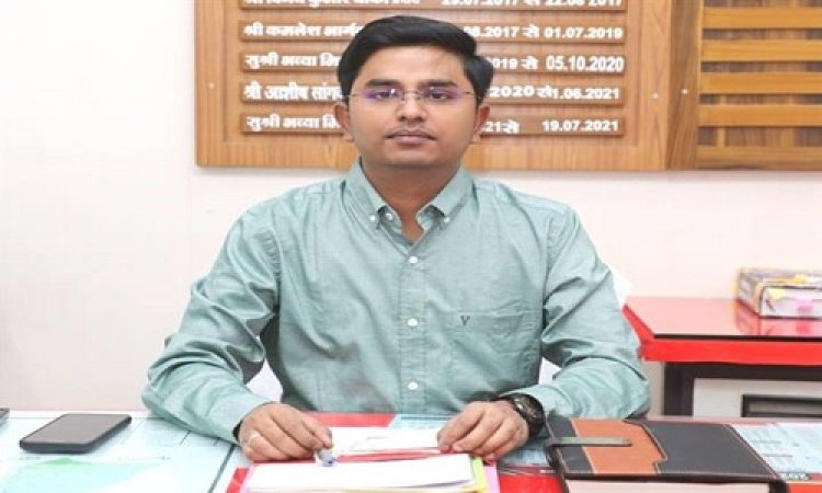 BIG NEWS : नीमच जिला पंचायत CEO अमन वैष्णव ने संभाला पदभार, अधिकारी-कर्मचारियों की परिचायत्मक बैठक ली, कुछ यूं किया स्वागत, पढ़े खबर