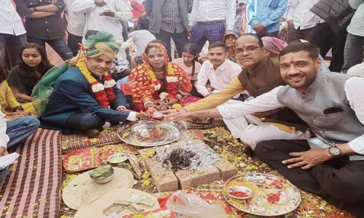 NEWS : जीवन भर साथ निभाने का वचन, वर-वधु बंधे परिणय सूत्र, पाटीदार समाज का आठवां सामूहिक विवाह सम्मेलन संपन्न, ग्राम गरोडा में भव्य आयोजन, पढ़े खबर