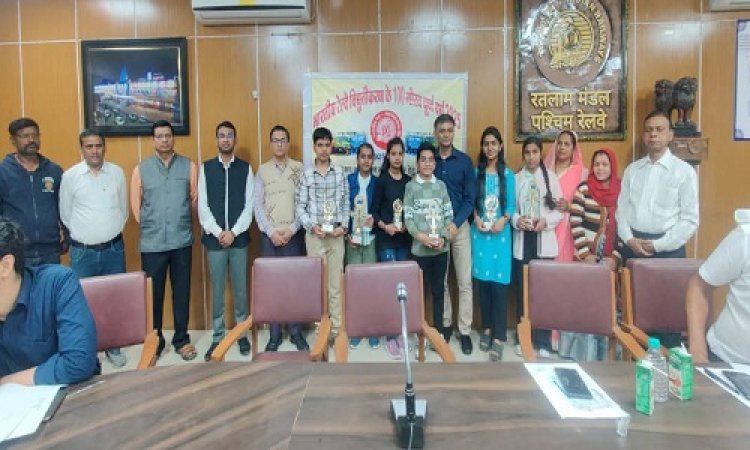 BIG NEWS : भारतीय रेलवे में 1853 में चली पहली ट्रैन, विद्युतीकरण के अब 100 वर्ष पूरे, यहां विभिन्न कार्यक्रमों का हुआ आयोजन, सैकड़ों बच्चों ने लिया भाग, पढ़े खबर