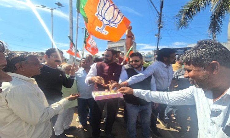BIG NEWS : दिल्ली में भाजपा की ऐतिहासिक जीत, मनासा में आतिशबाजी, खिलाई मिठाइयां, विधायक मारू ने कार्यकर्ताओं संग बांटी खुशियां, पढ़े खबर