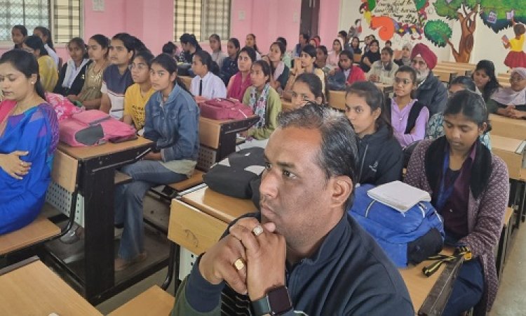 NEWS : जाजू कन्या महाविद्यालय में ''नेचर इन मिनिएचर'' कार्यशाला संपन्न, पौधों को विकसित करने का तरीका समझाया, इन्होंने दिया प्रशिक्षण, पढ़े खबर
