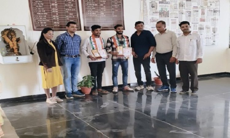 NEWS : युवा प्रगति पाठशाला एवं जन कल्याण फाउंडेशन के सदस्य पहुंचे जीरन महाविद्यालय, इन छात्रों को किया सम्मानित, पढ़े खबर