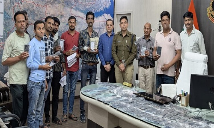 BIG NEWS : नीमच की साइबर टीम ने खोज निकले लाखों के मोबाइल, एसपी कार्यालय में हुआ खास कार्यक्रम, फिर अमानत के रूप में मालिकों को लौटाएं, पुलिस की इस कार्यवाही से आप भी हो जाएंगे खुश, पढ़े खबर