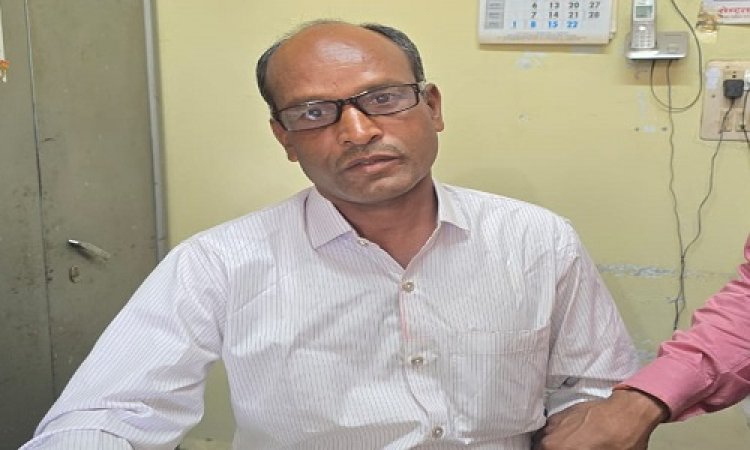 BIG NEWS : मंदसौर में लोकायुक्त टीम की बड़ी कार्यवाही, बाबू को रिश्वत लेते रंगे हाथों पकड़ा, इस मामले में मांगी थी घूस, पढ़े खबर