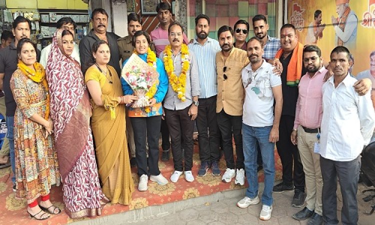 NEWS : उत्तराखंड में 38 वां राष्ट्रीय खेल, नीमच की तैराक कनकश्री ने जीता स्वर्ण पदक, जिले का नाम किया गौरवान्वित, नमों ग्रुप ने कुछ यूं किया सम्मान, पढ़े खबर
