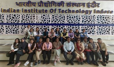 NEWS : जाजू कन्या महाविद्यालय की छात्राओं ने किया IIT इंदौर का शैक्षणिक भ्रमण, शोध और प्रायोगिक कार्य का स्तर जाना, ऑडिटोरियम देखर हुई अभिभूत, पढ़े खबर