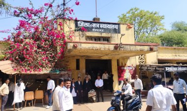 BIG NEWS: जिला अभिभाषक संघ का चुनाव दंगल, नीमच न्यायालय परिसर में वोटिंग शुरू, अध्यक्ष सहित विभिन्न पदों के लिए ये चेहरे मैदान में, पढ़े खबर 