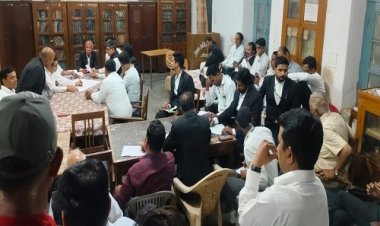 BIG UPDATE : जिला अभिभाषक संघ का चुनावी दंगल, नीमच न्यायालय परिसर में मत गणना, अध्यक्ष पद की दौड़, छठे राउंड में कौन आगे...! पढ़े ये खबर