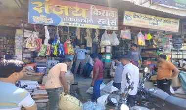 BIG NEWS : मनासा के मुख्य बाजार में निकले अधिकारी, अमानक पॉलिथिन विक्रेताओं पर की सख्त कार्यवाही, बनाएं चालान, तो ये सामग्री भी जप्त, पढ़े खबर