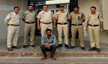 BIG NEWS : IPL सट्टे के पर मनासा पुलिस की बड़ी कार्यवाही, दो आरोपी गिरफ्तार, तो नगदी व लाखों का हिसाब भी मिला, जप्त मोबाइल ने उगला राज, क्या नवीन और विष्णु का विदेशों से कनेक्शन...! पढ़े ये खबर