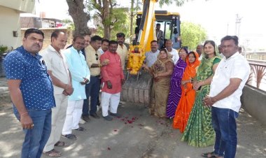 NEWS : पिपलियामंडी के इस वार्ड में सीसी रोड़ का होगा निर्माण, रहवासियों को मिलेगी नगर परिषद की बड़ी सौगात, कार्य का हुआ शुभारंभ, पढ़े खबर