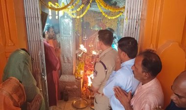 BIG NEWS : चैत्र नवरात्रि पर्व, जिला कलेक्टर और एसपी पहुंचे भादवामाता, दर्शन के साथ चढ़ाई धर्म ध्वजा, लिया मातारानी का आशीर्वाद, पढ़े खबर