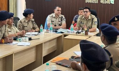 BIG NEWS : आगामी त्यौहार, और कंट्रोल रूम पर बैठक, पुलिस कप्तान ने की कानून व्यवस्था एवं अपराधों की समीक्षा, अधिकारियों को दिए आवश्यक दिशा निर्देश, पढ़े खबर