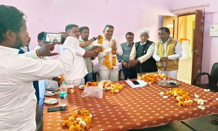 NEWS : सफाई मजदूर संघ प्रदेश कार्यकारिणी अध्यक्ष व जिलाध्यक्ष का दौरा, रतनगढ़ के सफाई कर्मचारियों के साथ बैठक, कई मांगो का हुआ निराकरण, पढ़े खबर