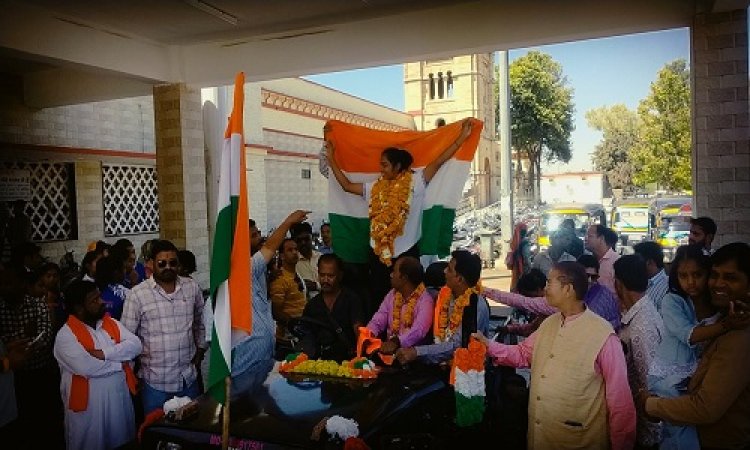 BIG NEWS : दिल्ली में बॉस्केट बॉल टूर्नामेंट का फाइनल मैच, भारत की प्रचंड जीत, नीमच की बेटी दिव्यानी गंगवाल ने किया खेल का प्रदर्शन, शहर पहुंचने पर हुआ भव्य स्वागत, पढ़े खबर
