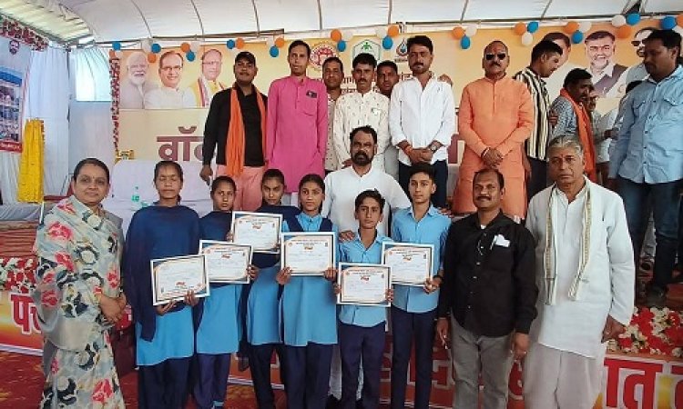 NEWS : वाटर शेड अभियान यात्रा पहुंची फूलपुरा गांव, विधायक मारु ने कार्यक्रम को किया संबोधित, फिर विकास कार्यो का किया लोकार्पण, पढ़े खबर