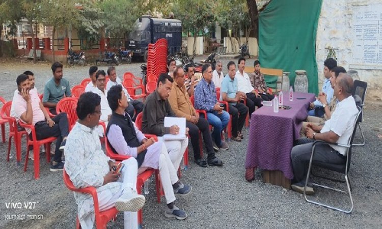 NEWS : मनासा में चप्पे-चप्पे पर खाकी रहेगी तैनात, त्यौहारों को लेकर पुलिस अलर्ट, थाना परिसर में शांति समिति की बैठक संपन्न, पढ़े खबर