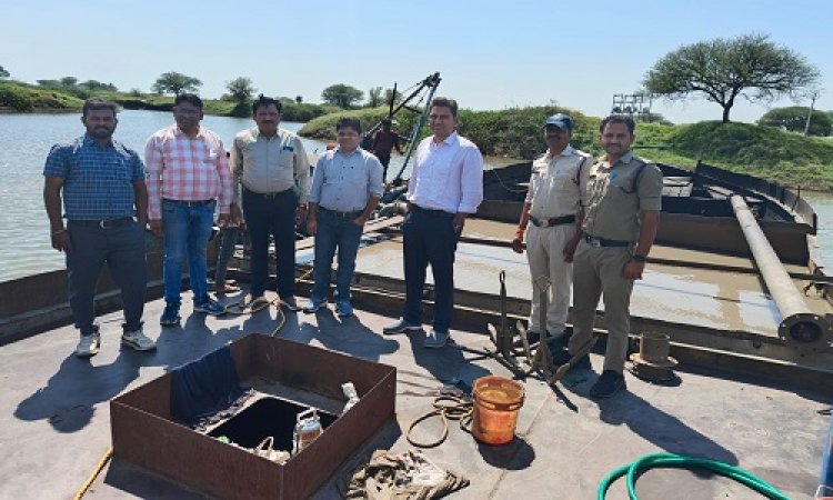 BIG NEWS : मनासा क्षेत्र के इस गांव में राजस्व और खनिज विभाग की दबिश, दो फाइटर और बड़ी नांव पकड़ी, मौके पर अधिकारी मौजूद, और कार्यवाही जारी, पढ़े खबर
