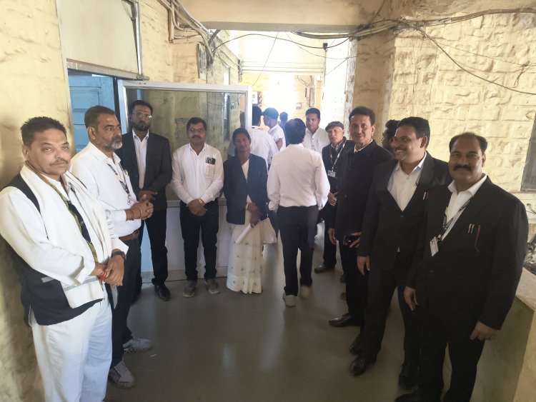 BIG UPDATE: जिला अभिभाषक संघ का चुनाव दंगल, नीमच न्यायालय परिसर में वोटिंग, इतने प्रतिशत मतदान हुए, चुनावी रण में इनके नाम आगे...! पढ़े खबर