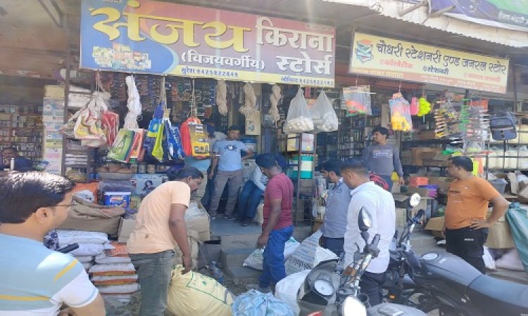 BIG NEWS : मनासा के मुख्य बाजार में निकले अधिकारी, अमानक पॉलिथिन विक्रेताओं पर की सख्त कार्यवाही, बनाएं चालान, तो ये सामग्री भी जप्त, पढ़े खबर