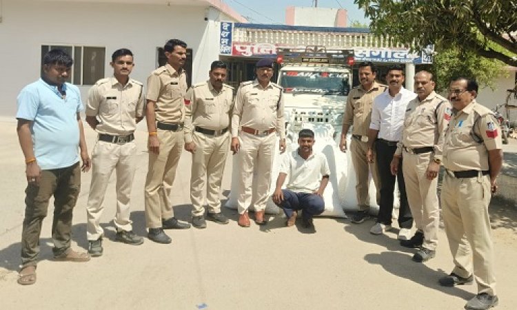 BIG NEWS : रात्रि गश्त और नाकाबंदी के बीच सिंगोली पुलिस की बड़ी कार्यवाही, पिकअप से जप्त की अवैध मादक पदार्थ की खैप, राजस्थान का तस्कर भी गिरफ्तार, क्या पूछताछ में खुशीराम ने उगल दिया गहरा राज, पढ़े ये खबर