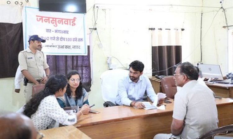 BIG NEWS : जिला कलेक्टर हिमांशु चंद्रा ने जावद जनपद में की जनसुनवाई, इतने आवेदकों की सुनी समस्याएं, फिर प्रकरणों के निराकरण के दिए निर्देश, पढ़े खबर