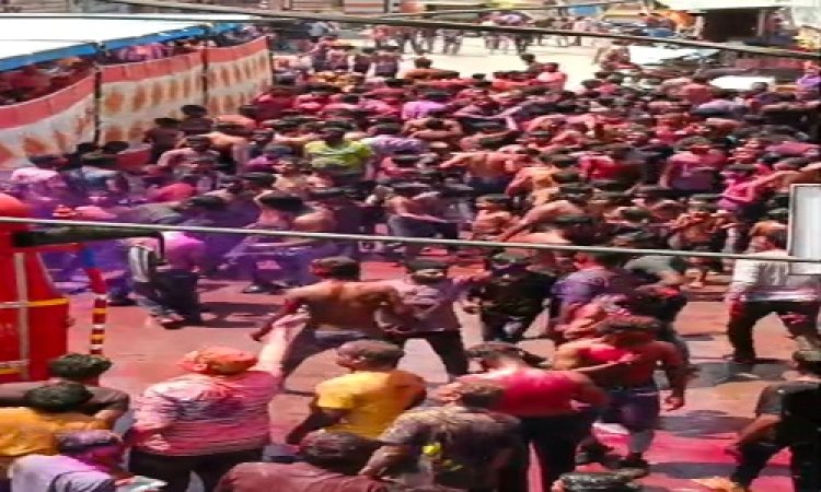 BIG NEWS : मनासा नगर में रंग तेरस की धूम, नगर परिषद ने निकाली रंगारंग गैर, लोगों ने खेली कपड़ा फाड़ होली, चप्पे-चप्पे पर पुलिस भी रही तैनात, पढ़े खबर