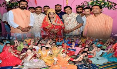 BIG NEWS : 450 वर्ष पुराना अतिप्राचीन मां तुलजा भवानी का मंदिर, नवरात्रि के बीच हुआ भव्य भजन संध्या का आयोजन, मशहूर गायकों ने बांधा समां, तो विधायक मारु भी दर्शन लाभ लेने पहुंचे, पढ़े खबर