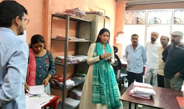 BIG NEWS : नपाध्यक्ष स्वाति चौपड़ा का नवाचार, और जनता को मिली बड़ी सुविधा, अब नहीं लगाना पड़ रहे नगर पालिका के चक्कर, महज 48 घंटों में बन रहा प्रमाण-पत्र, आज इन्होंने किया निरिक्षण, पढ़े खबर