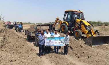 BIG NEWS : जल गंगा संवर्धन अभियान, तालाबों में चल रही ट्रैक्टर-ट्रॉली और JCB, फिर खेतों में पहुंची उपजाऊ मिट्टी, अब इनकी क्षमता में वृद्धि भी, पढ़े खबर