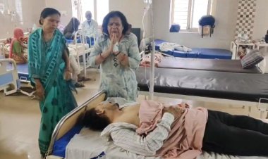 BIG NEWS : कर्ज से परेशान युवक ने की आत्महत्या की कोशिश, परिजन लेकर पहुंचे जिला अस्पताल, उपचार तो चल रहा, पर हालत गंभीर, मीडिया से बातचीत कर किया बड़ा खुलासा, पढ़े खबर