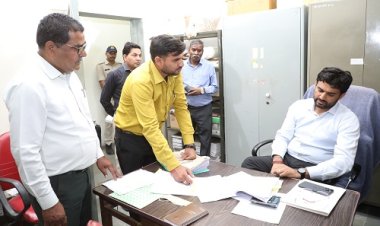 BIG NEWS : कलेक्टर चंद्रा ने किया जिला कोषालय के इस कक्ष का निरीक्षण, रिकार्ड संधारित करने के दिए निर्देश, ये अधिकारी भी रहें मौजूद, पढ़े खबर