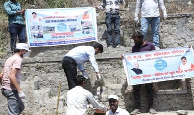 BIG NEWS : जल गंगा संवर्धन अभियान, कलेक्‍टर चंद्रा पहुंचे ग्राम ढ़ढे़री, ग्रामीणों के साथ चलाया फावड़ा, प्राचीन बावड़ी की साफ-सफाई कर किया श्रमदान, पढ़े खबर