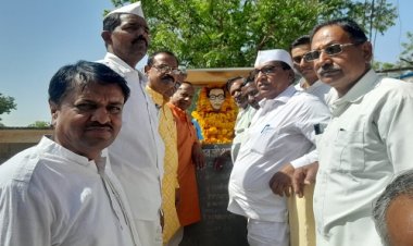 NEWS : कांग्रेस के पदाधिकारी पहुंचे मोड़ी गांव, धूमधाम से मनाई डॉ. भीमराव आंबेडकर की जयंती, जिलाध्यक्ष अनिल चौरसिया बोले- बाबा साहब द्वारा प्रदत्त संविधान की रक्षा कर सकती है कांग्रेस, पढ़े खबर