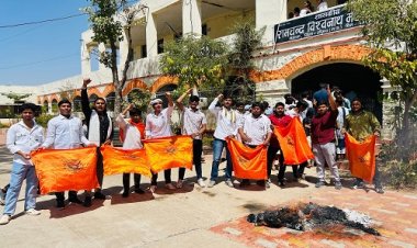 NEWS : अभाविप ने किया पहलगाम आतंकी हमले का विरोध, फूंका आतंकवाद का पुतला, जताया आक्रोश, इनकी कड़ी निंदा भी की, पढ़े खबर