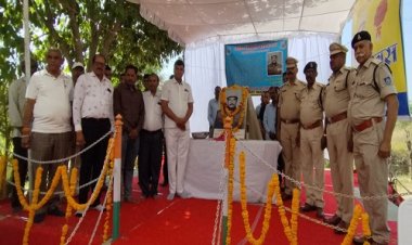 NEWS : शहीद बद्रीप्रसाद रायकुंवर की स्मृति, रामपुरा नगर में मनाया गौरव दिवस, चित्र पर किया माल्यार्पण, श्रद्धासुमन भी अर्पित, पढ़े खबर