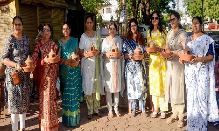 NEWS : इनरव्हील ने किया सेवा प्रकल्प, राहगीरों को वितरित किए जल पात्र और पक्षियों का आशियाना, अध्यक्ष तृप्ति दुआ ने कहीं ये बड़ी बात, पढ़े खबर