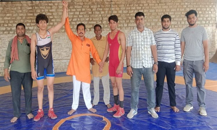 NEWS : नीमच में कुश्ती प्रतियोगिता का आयोजन, इन पहलवानों का हुआ चयन, अब इंदौर में दिखाएंगे अपना दम-खत्म, पढ़े खबर