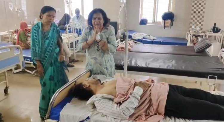 BIG NEWS : कर्ज से परेशान युवक ने की आत्महत्या की कोशिश, परिजन लेकर पहुंचे जिला अस्पताल, उपचार तो चल रहा, पर हालत गंभीर, मीडिया से बातचीत कर किया बड़ा खुलासा, पढ़े खबर