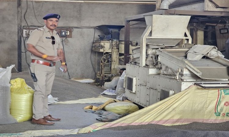 BIG NEWS : पोस्ता सहित इन व्यापारियों के गोदामों पर पहुंची पुलिस, जांच-पड़ताल सहित उपजों को खंगाला, क्या बघाना थाना प्रभारी, पढ़े इस खबर में